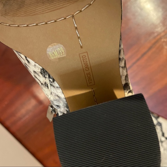 Vince Camuto boots size 8.5 reptile print above the knee - Picture 8 of 9